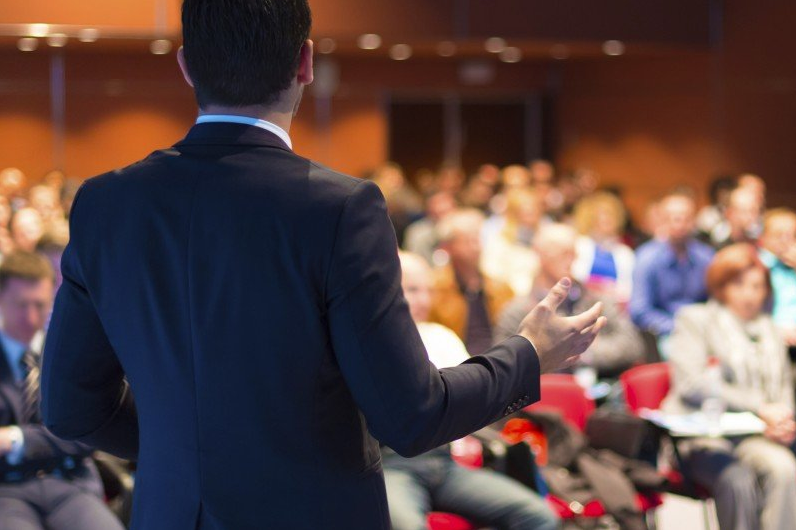 Read more about the article Como ser mais seguro para falar bem em público